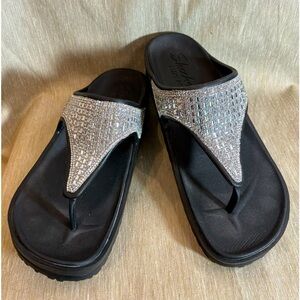 SKECHERS Sz 11 Cali Rhinestone Faux Diamond Luxe  Foam Slip On Toe Post Sandals